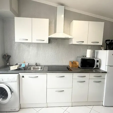 Apartment Fully Equipped With Garden *