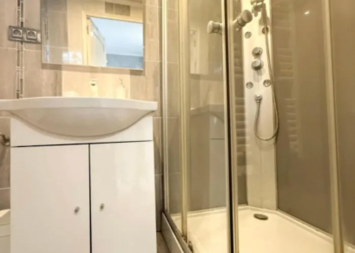 Fully Equipped With Garden Pessac